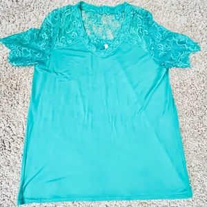 Pink Blush Size L green lace tshirt